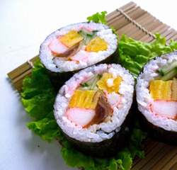 Hướng dẫn làm Sushi Futomaki Nhật Bản