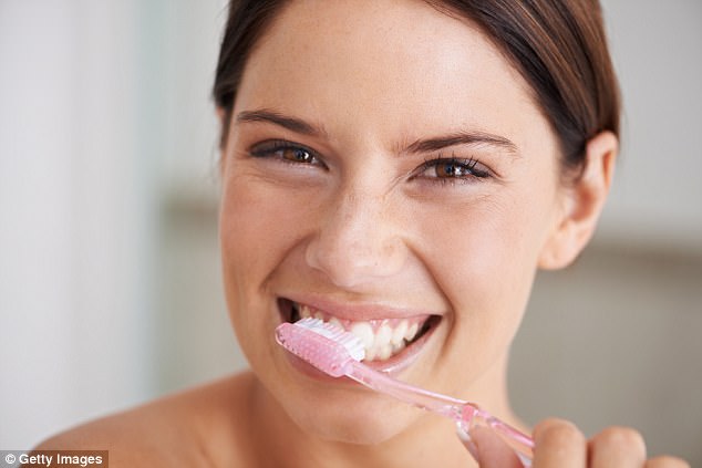 Chuyên gia dinh dưỡng thải độc ruột trong 24 giờ bằng đánh răng sạch và ăn sữa chua